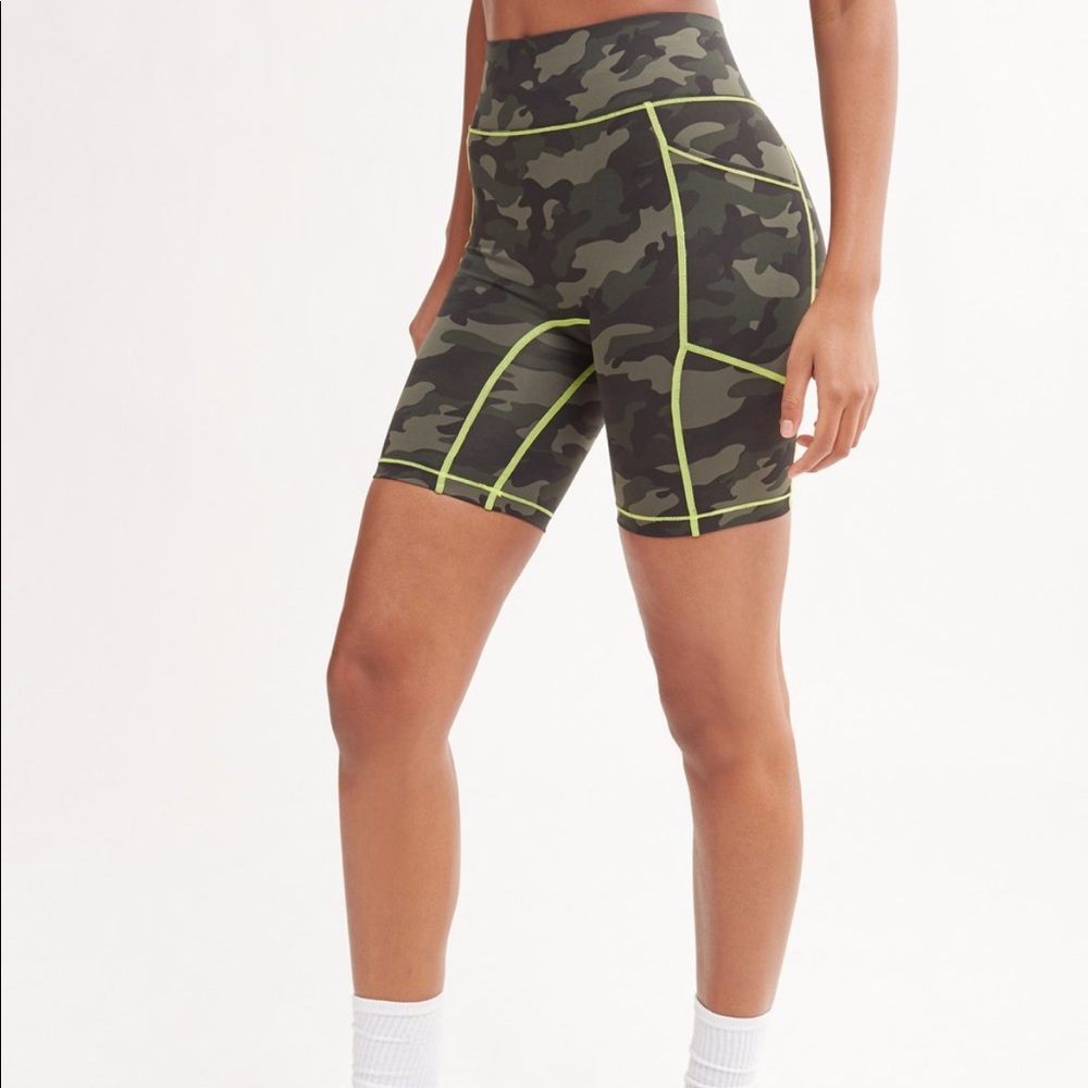 BANDIER ⚡️ High Waisted Center Stage Pocket Short